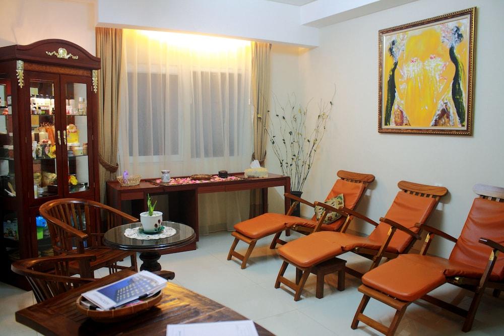 Aston Manado Hotel Exterior foto