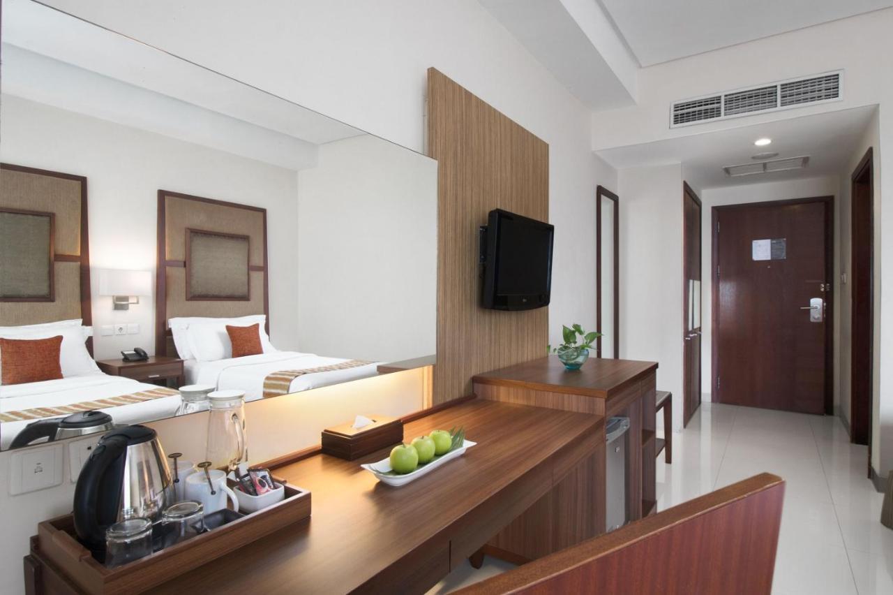 Aston Manado Hotel Exterior foto