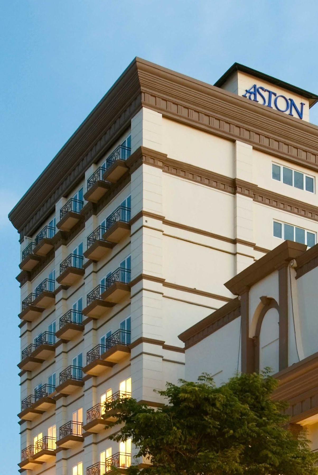 Aston Manado Hotel Exterior foto