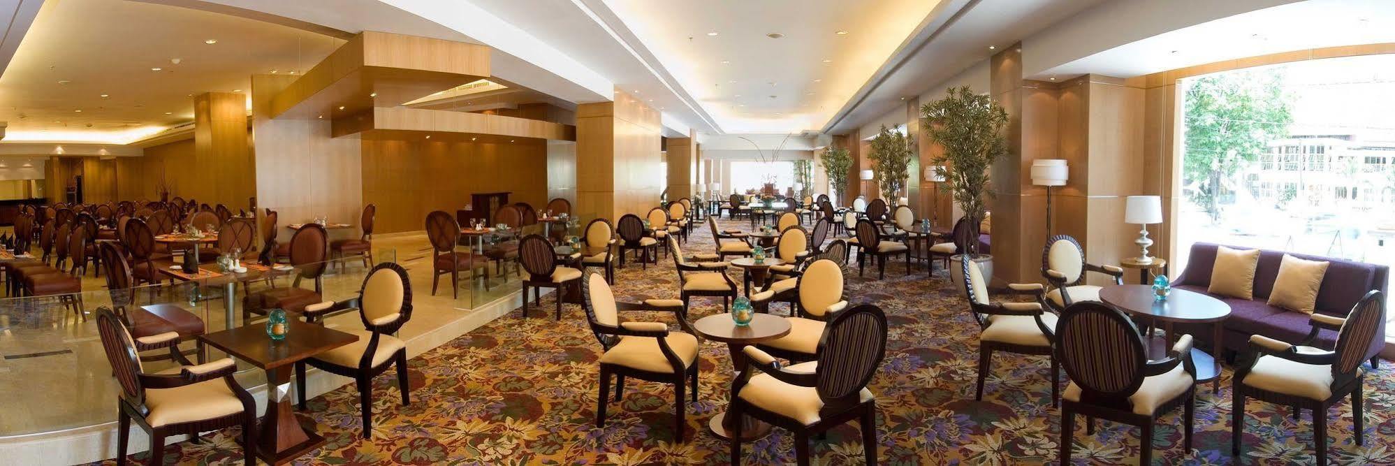 Aston Manado Hotel Exterior foto